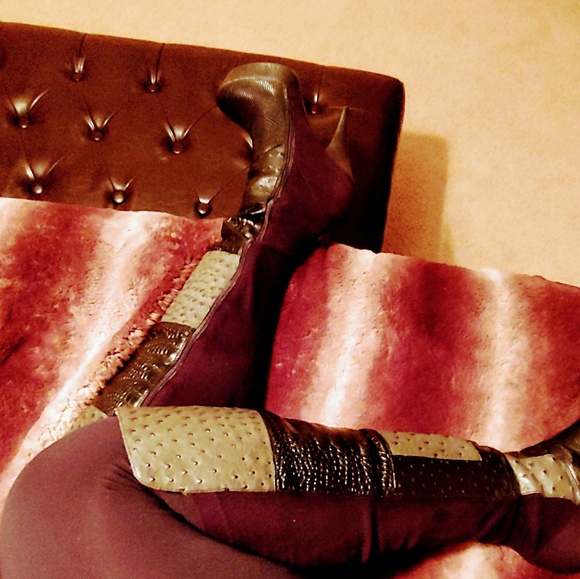 Boots - Picture 3 of 4